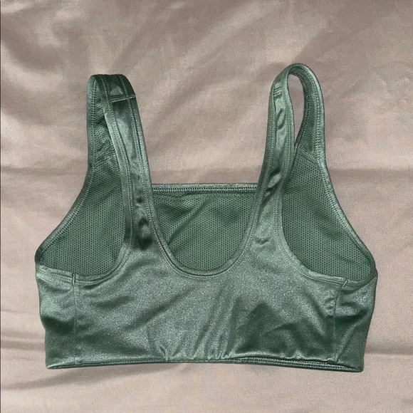 Nike Women's Green Sports Bra Satin Finish - Picture 2 of 3